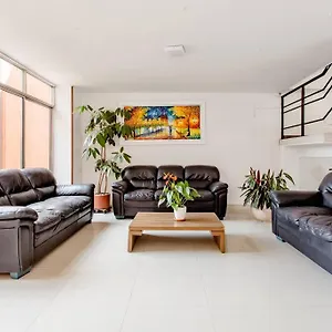 https://acogedora-habitacin-en-un-punto-central-de-bogot.hotels-bogota.net